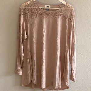 NWT Old Navy Blush Top w/ Split Round Hem & Lace